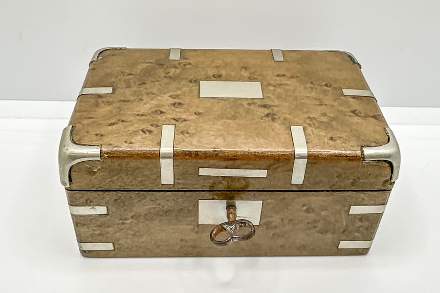 Holzschatulle mit Einlegearbeiten